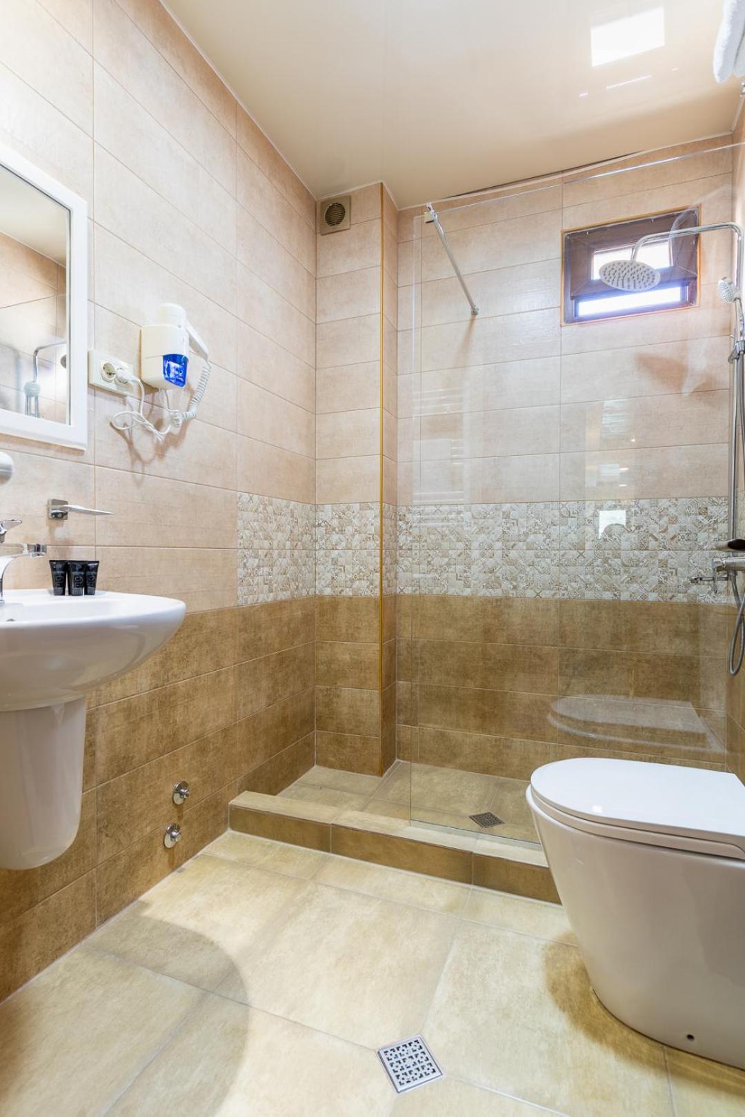 Hotel Gold Tower Местия Экстерьер фото