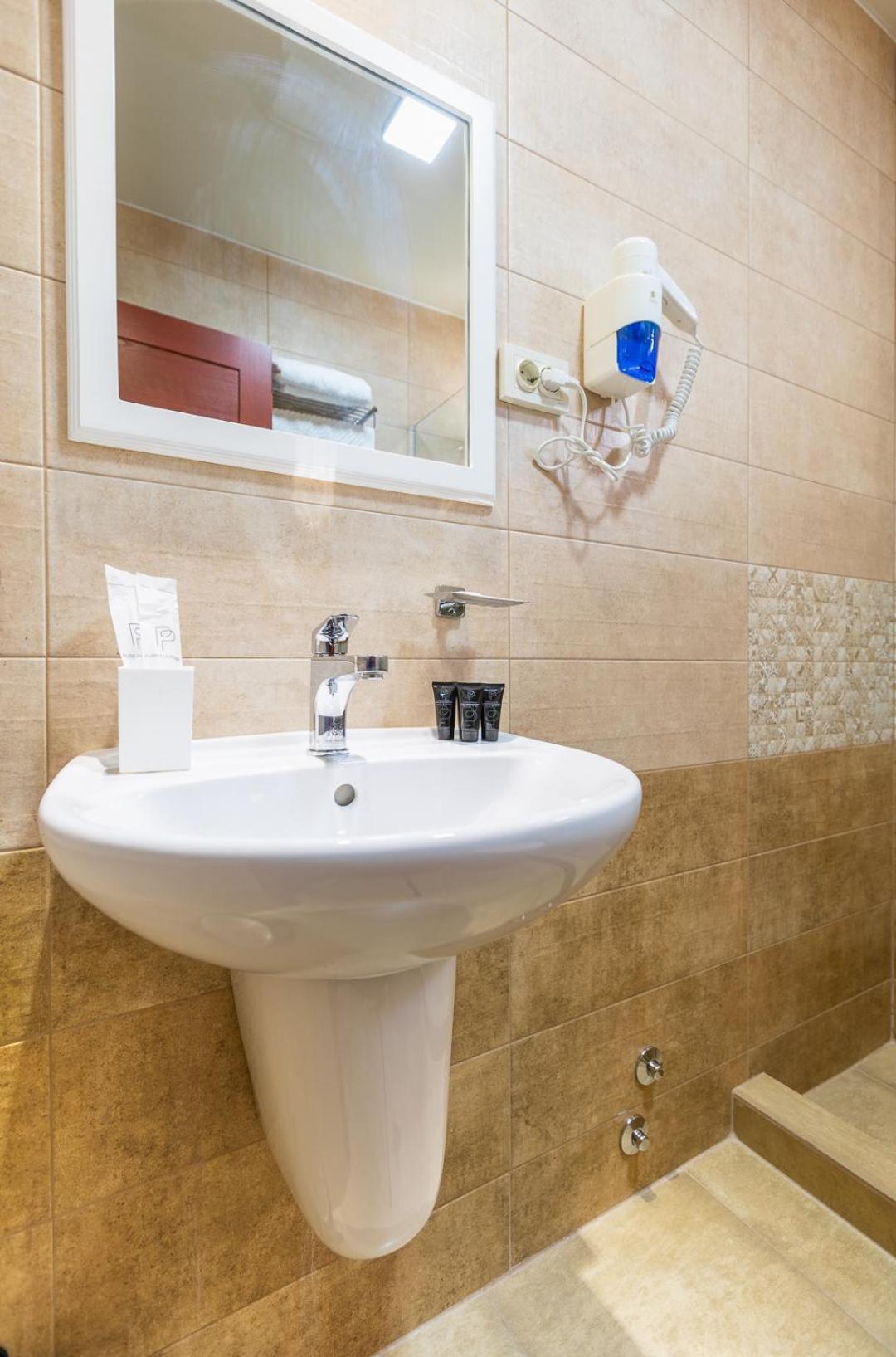 Hotel Gold Tower Местия Экстерьер фото