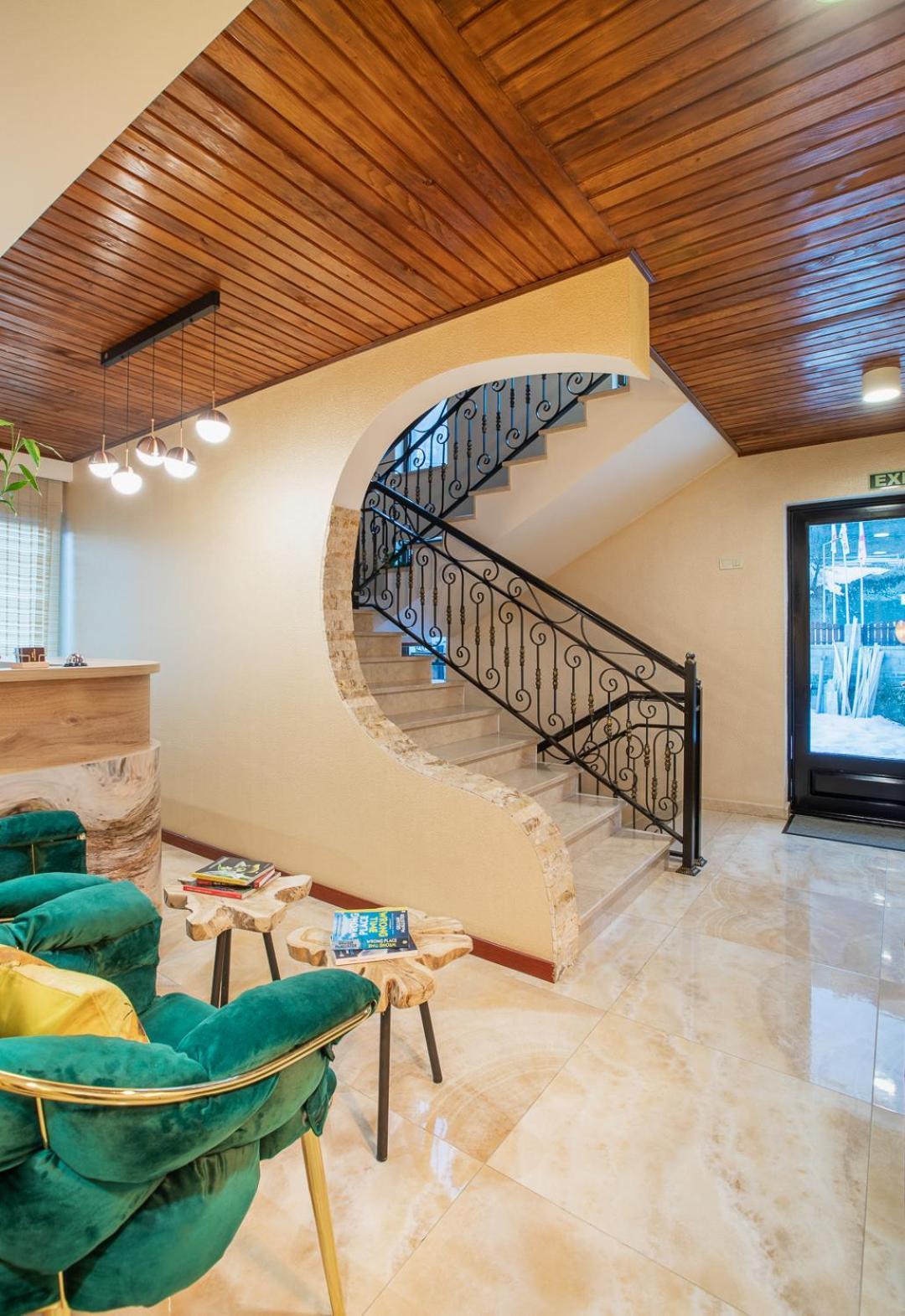 Hotel Gold Tower Местия Экстерьер фото